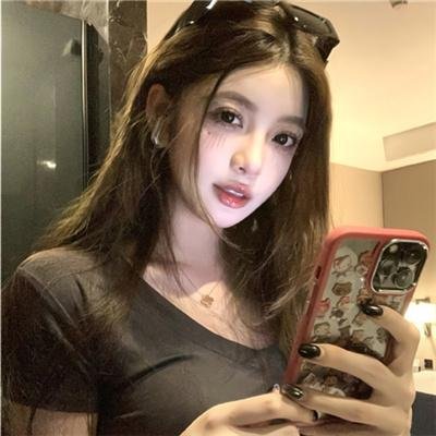 穿黑衣的女孩